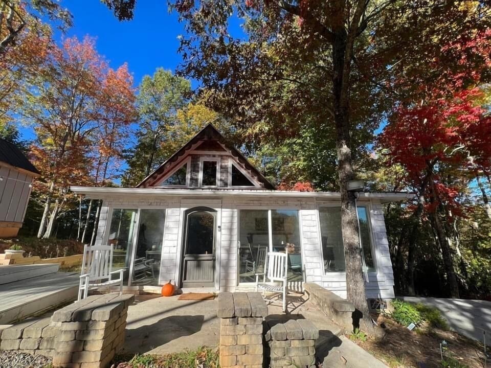 Cottage/cabin main entrance