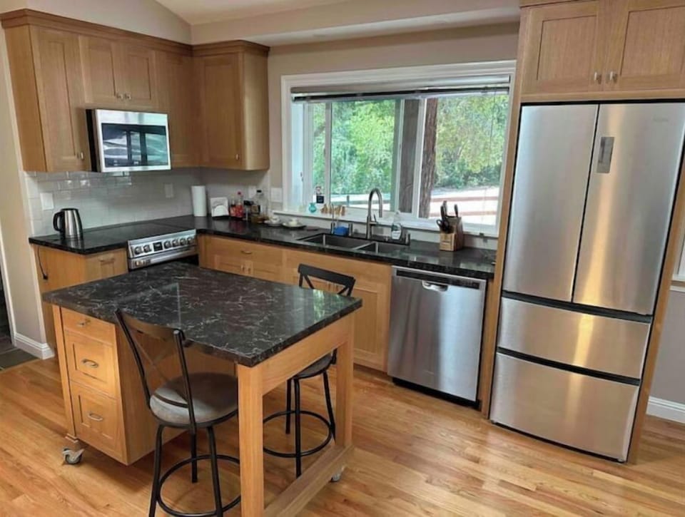 Full kitchen