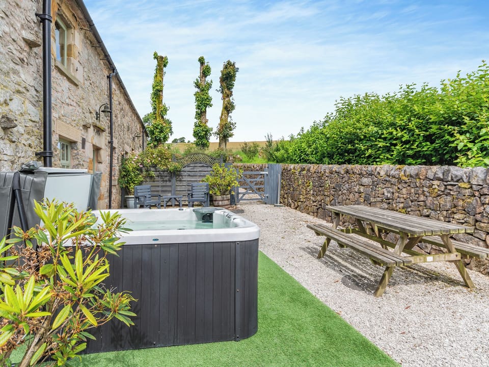 Jacuzzi | Swaledale Cottage - Broad Ecton Farm, Wetton, Ashbourne
