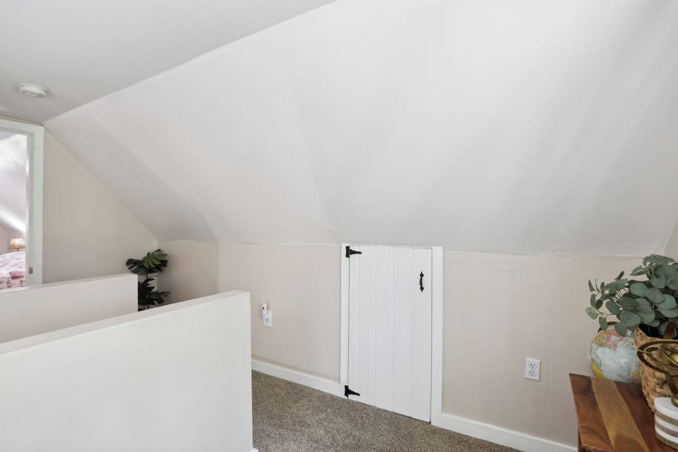 Loft | Laptop-Friendly Desk