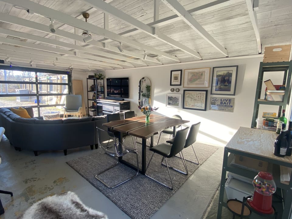 Game space, work space, TV space, reading space, or just relaxation space, it's yours to enjoy.