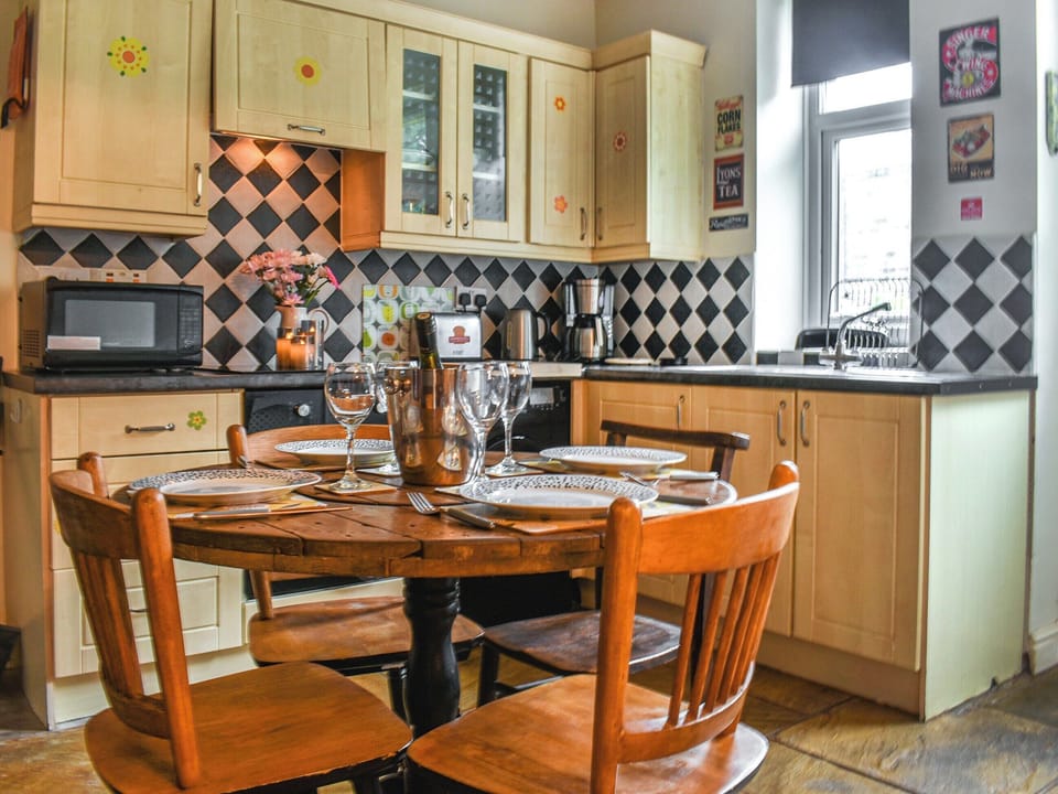 Kitchen/diner | Half Pint Cottage, Haworth