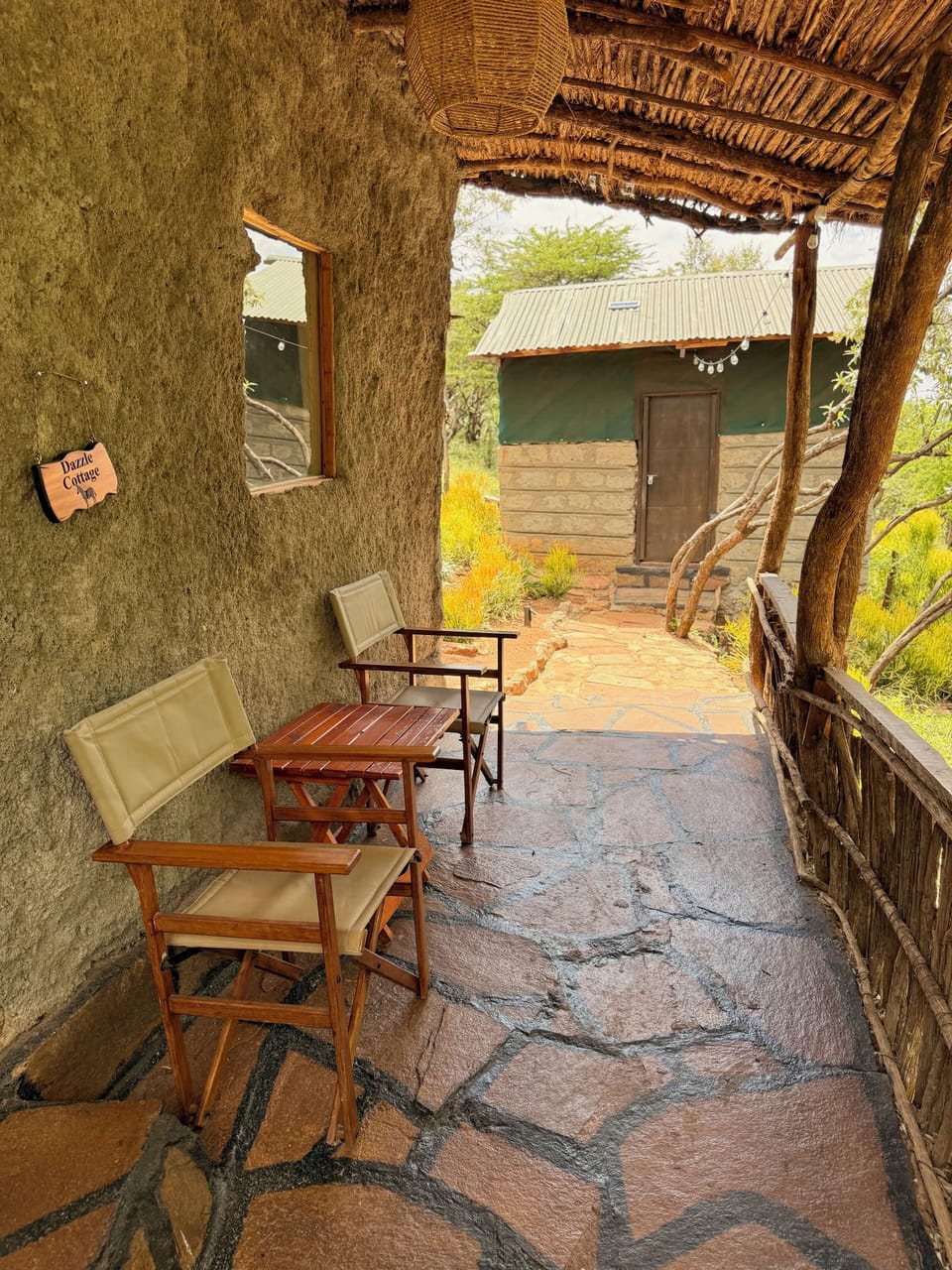 Dazzle  Cottage & Washroom