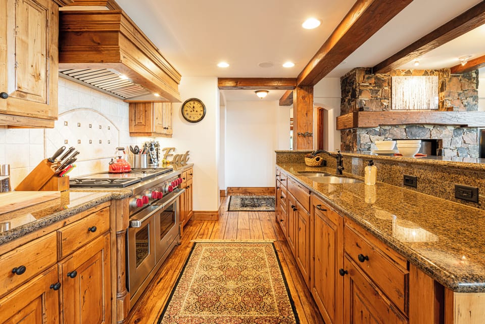 Fully equipped gourmet kitchen