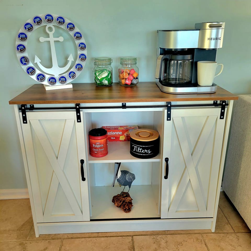 Coffee bar, with combo Keurig drip coffee or coffee pod machine.