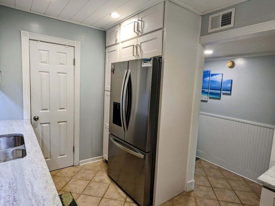Updated Kitchen with New Appliances