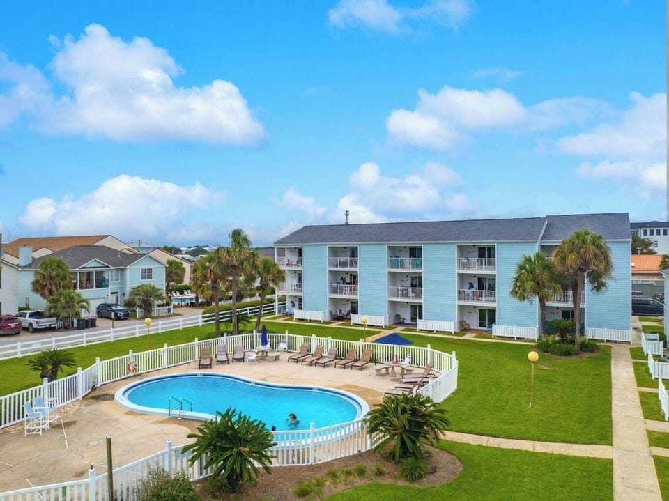 Tradewinds pool area