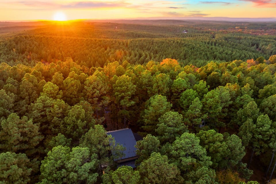 Scenic Retreat: Breathtaking forest views and stunning sunsets await you in nature’s paradise!