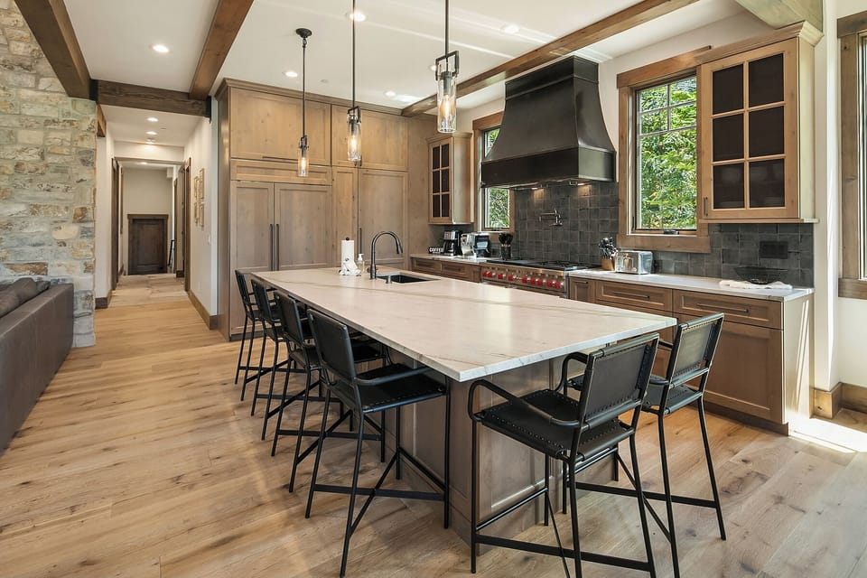 Reve Spa Lodge: - Fabulous kitchen with plenty of counterspace.