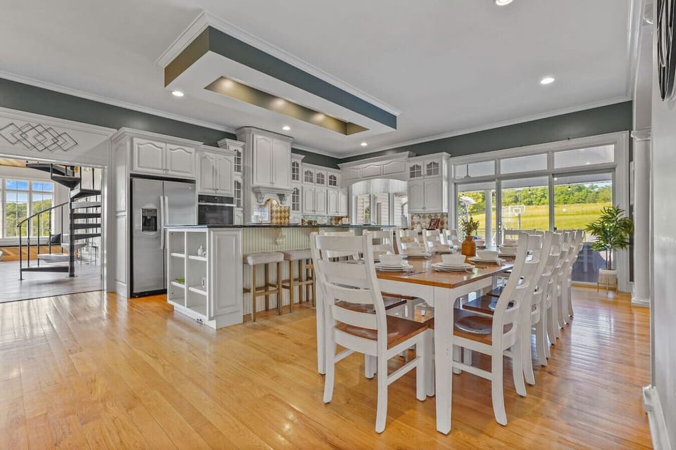 Luxury Kitchen - Fully Stocked with service for 24