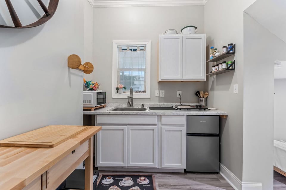 Kitchenette with plenty of appliances to make home cooked confections! 