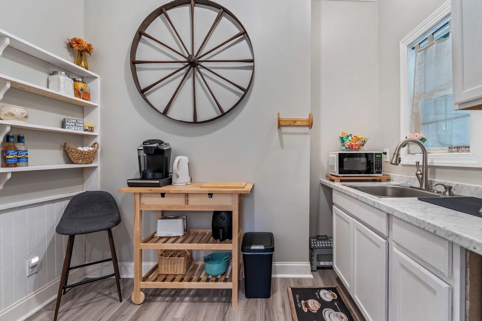Well equipped kitchenette for amazing home cooked meals 