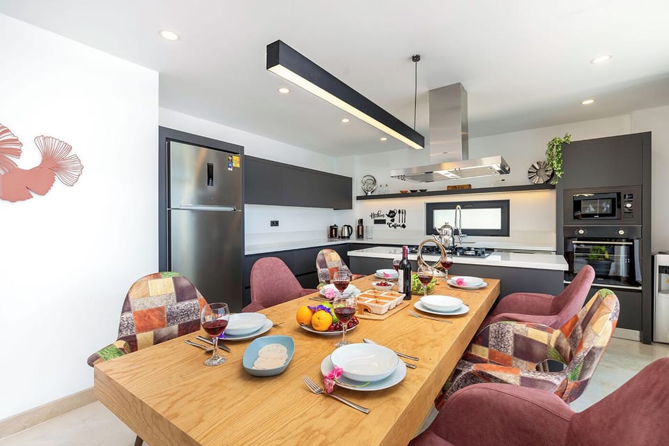 Open plan fully fitted kitchen with an island unit