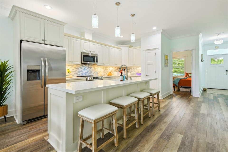 Modern, fully equipped kitchen.
