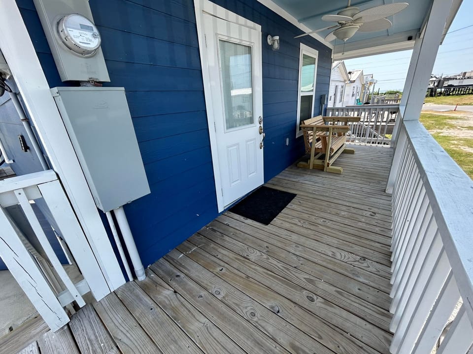 Covered front deck to sit on