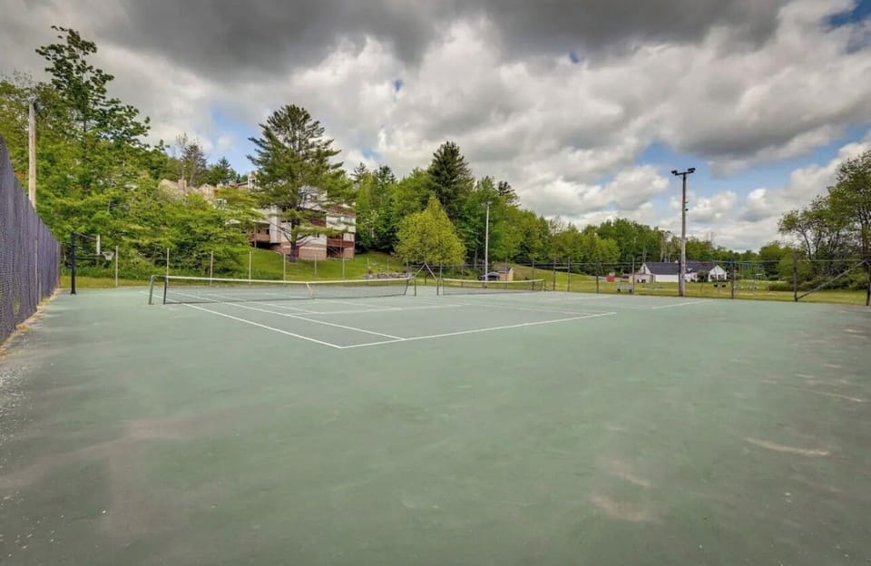 Lovely two bedroom condo, central Stowe location. (3789)
