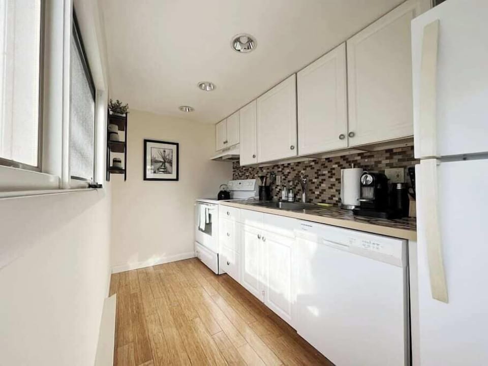 Lovely two bedroom condo, central Stowe location. (4095)