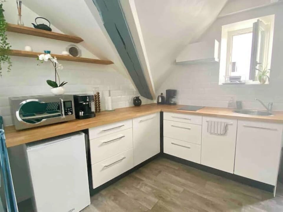 Fully equipped kitchen area