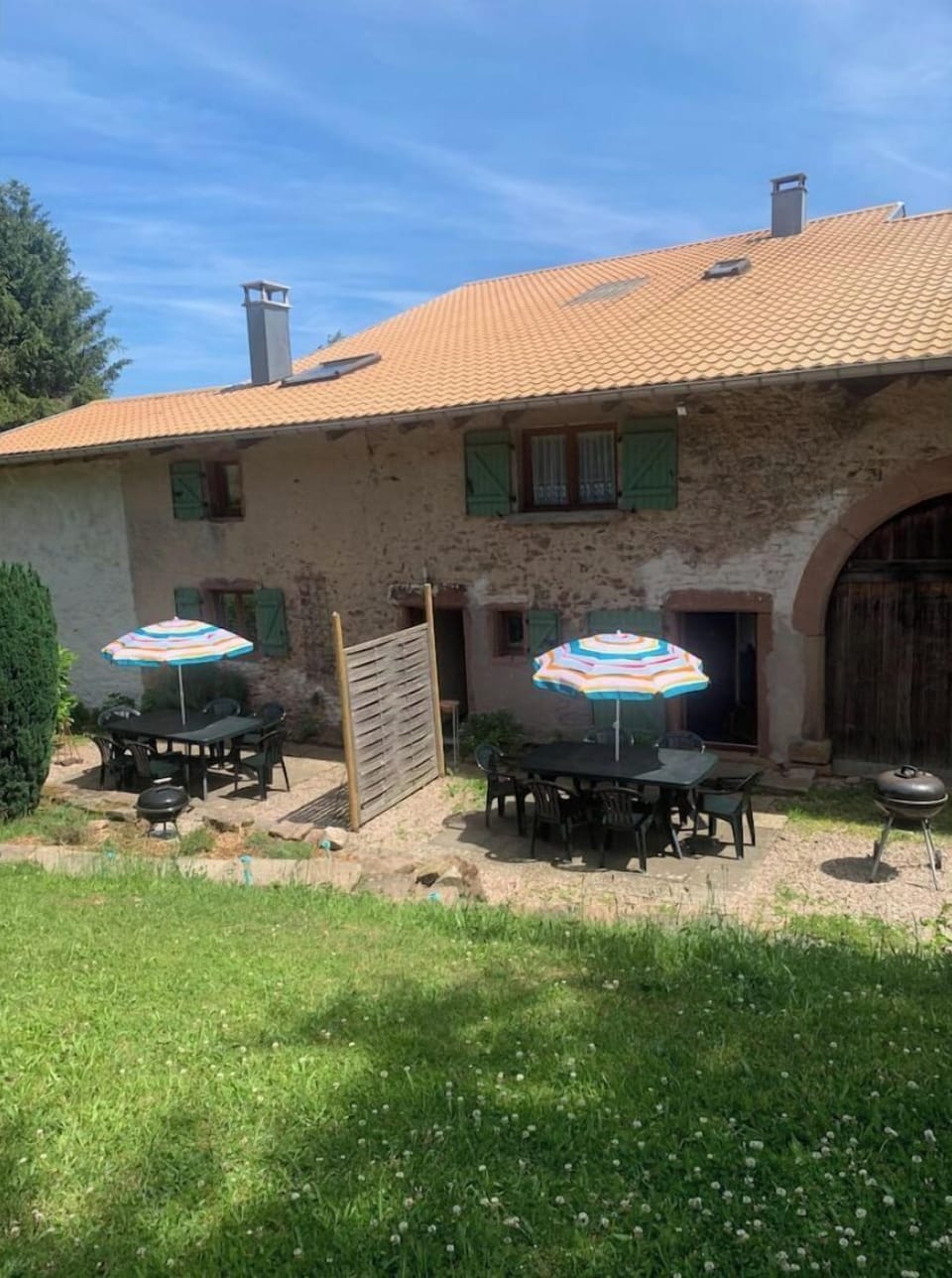 Outdoor dining