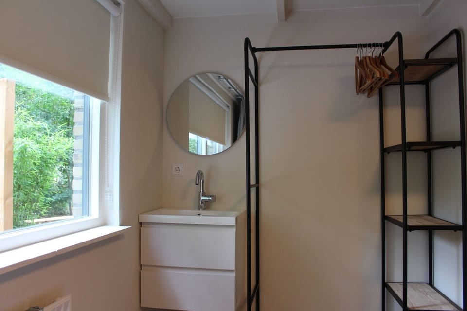 bathroom (2)