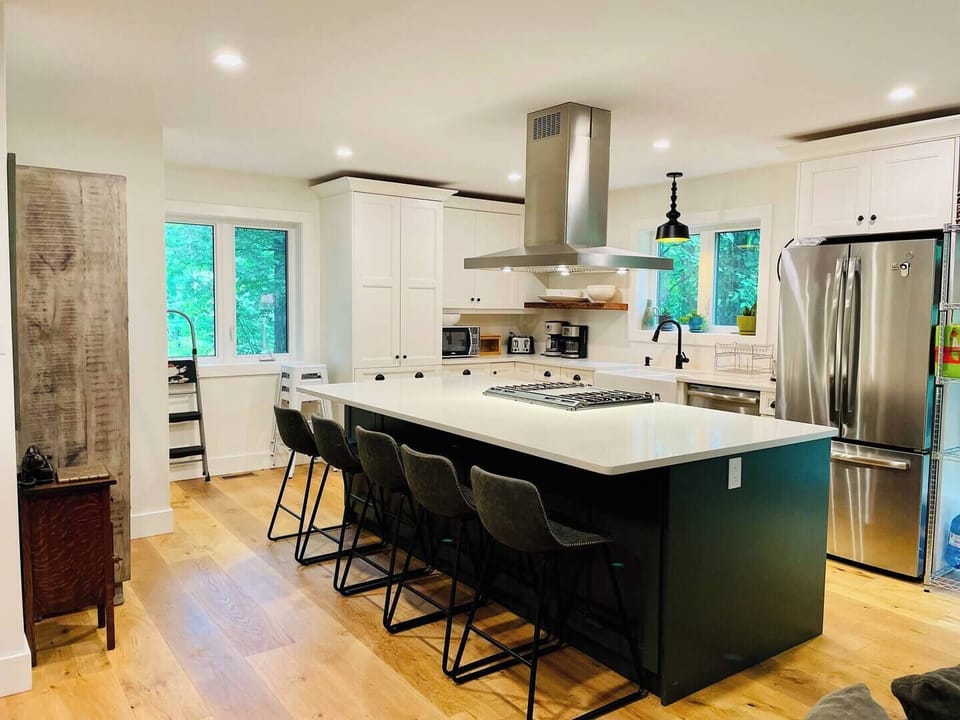 Full kitchen with gas stove and all the amenities