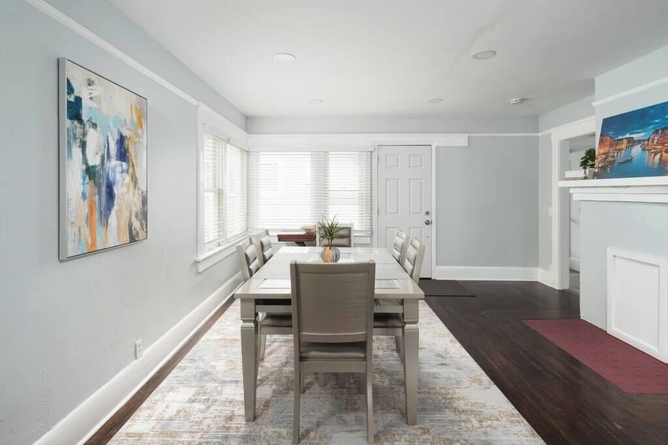 Dining Room | Table for Six