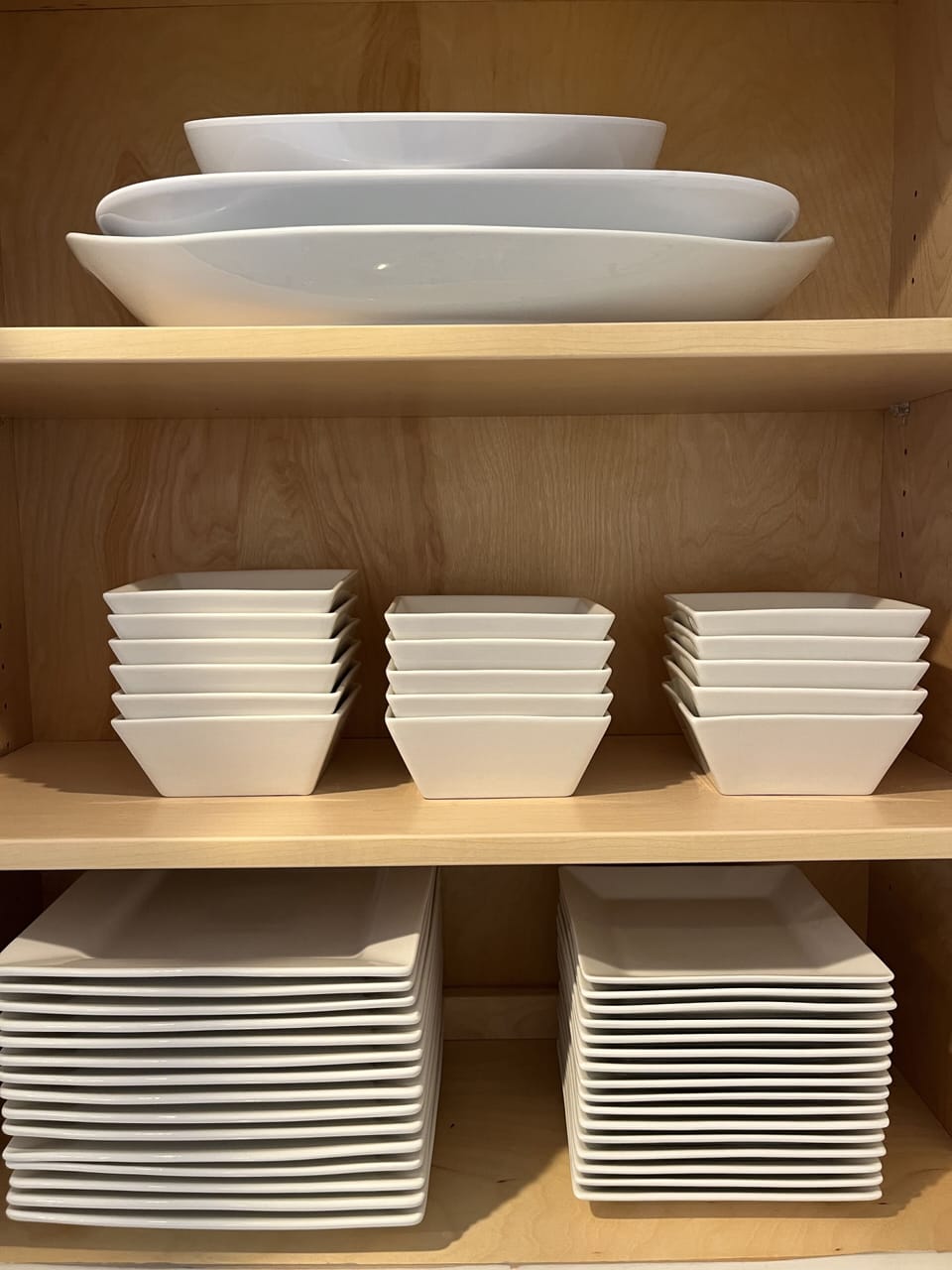 Table service for 16