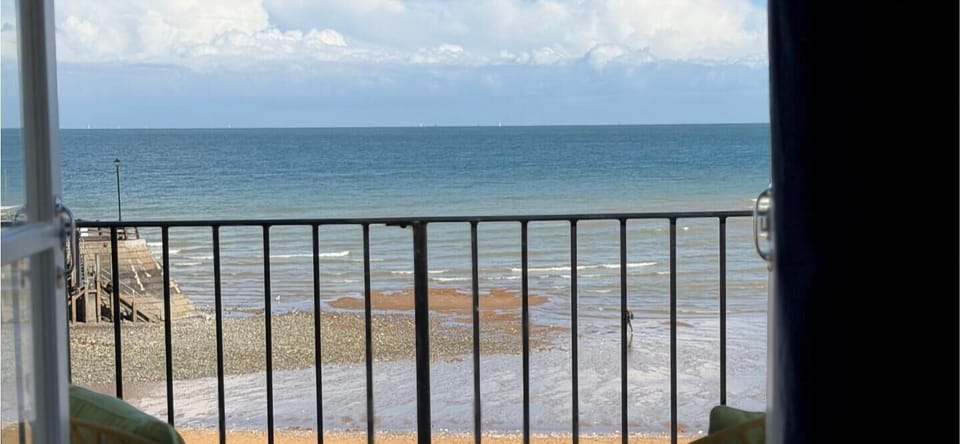 Seaview Balcony - Beach Lookout - Broadstairs - Kent - @seastayuk