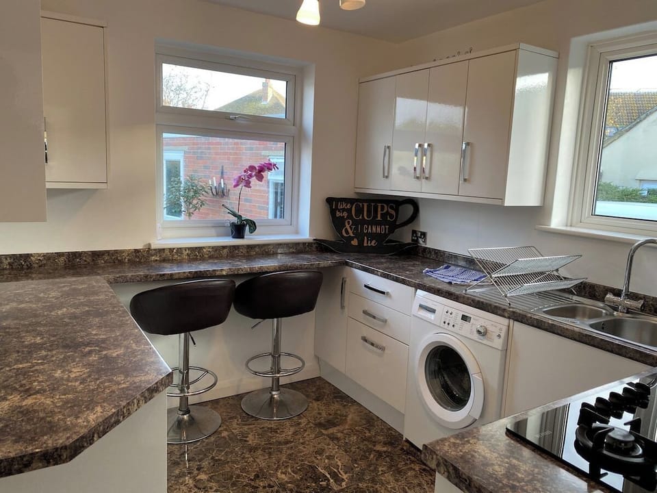Fully Equipped Kitchen & Washing Machine - Holiday Lets In Kent