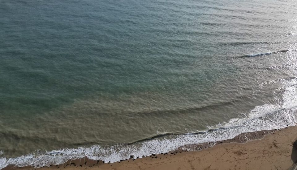 Waves Crashing - Little Star Of The Sea - Broadstairs - Kent - holidayletsinkent.co.uk - Holiday Lets In Kent - Seaside Accommodation 