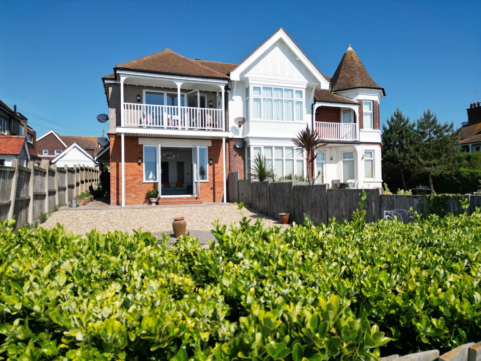The Building   - Luna's Seaview Apartment in Broadstairs, Kent Hosted by @seastayuk www.seastay.co.uk