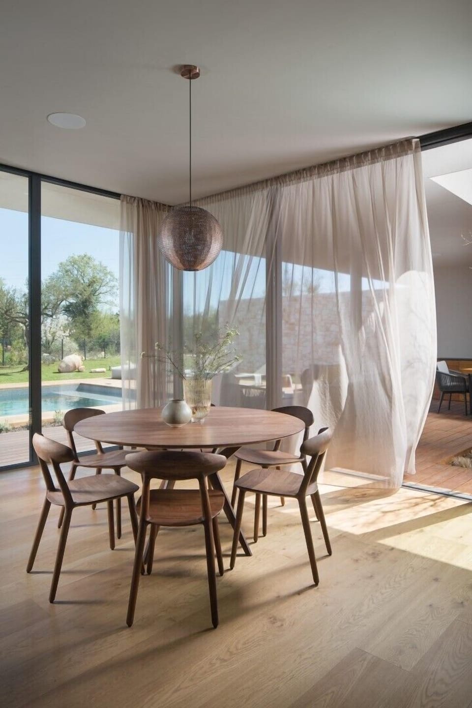 The air-conditioned dining room with its own kitchen and access to the lounge terrace of the luxurious holiday villa  Serenity Pula for rent in Pula-Istria