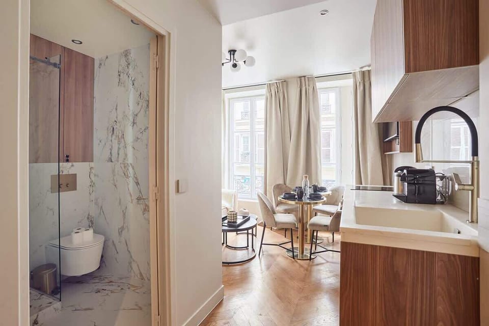 Salle de bain avec toilette