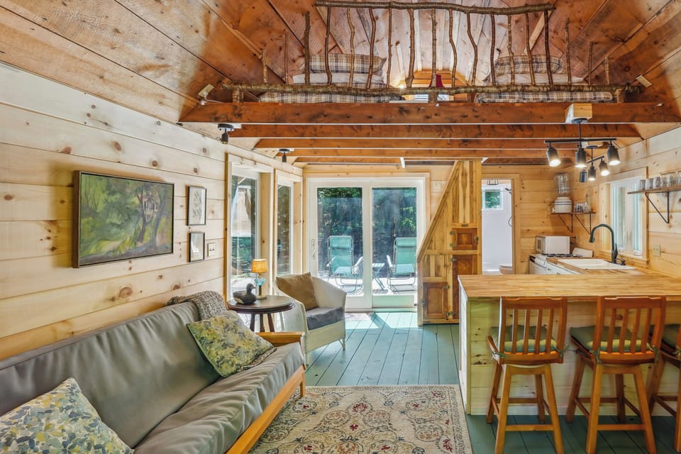 Living Area & Kitchen | Full Futon | Smart TV | Free WiFi | Gas Fireplace