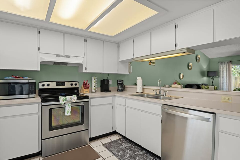 Airfyer/Microwave,  2 coffee machines, Heat and Eat or Cook from scratch