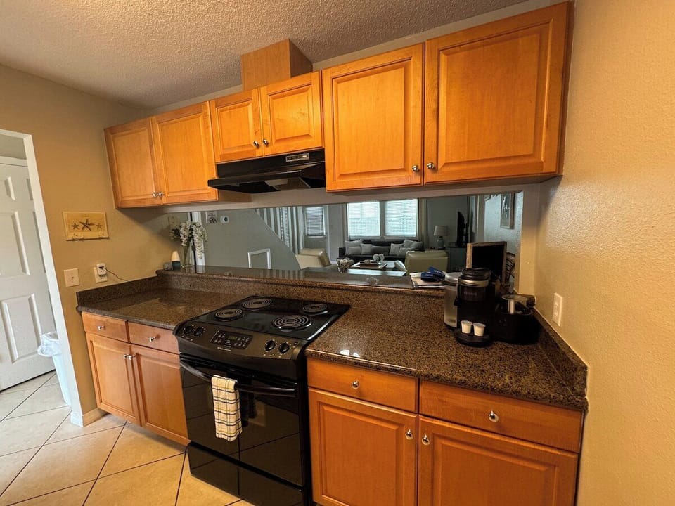 Fully stocked kitchen for those who like to cook while on vacation. Keurig for coffee pods, regular coffee pot, crock pot, blender, pots, pans, bakeware, plates, utensils, drink ware all available in unit.