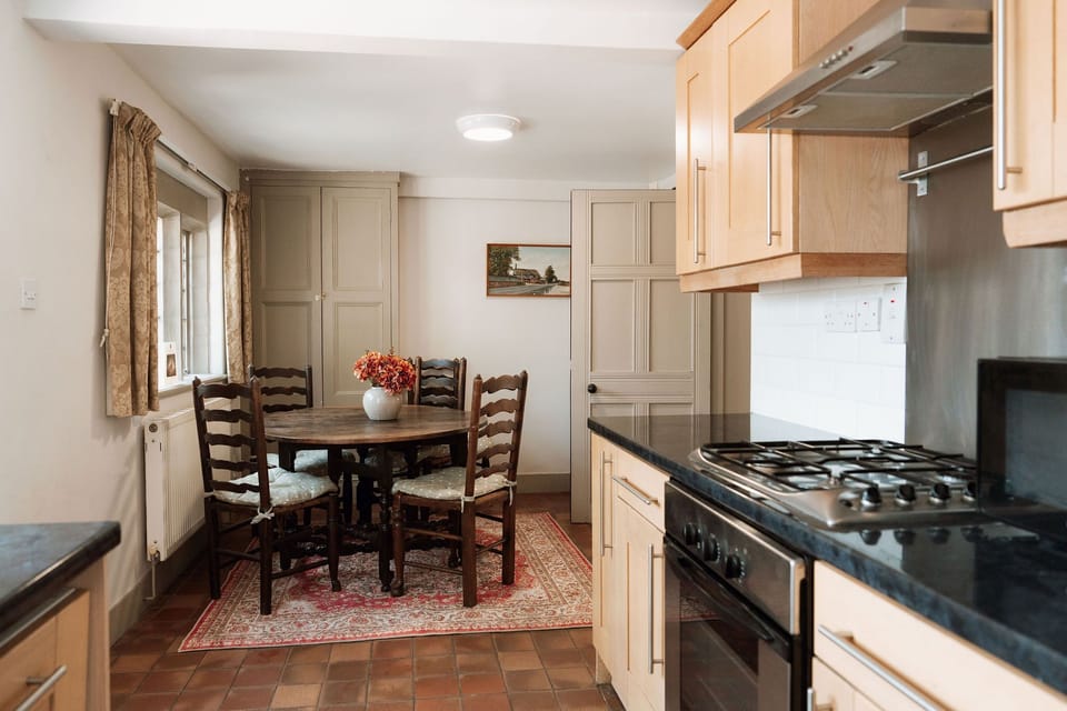 Gatehouse Dining Area & Kitchen