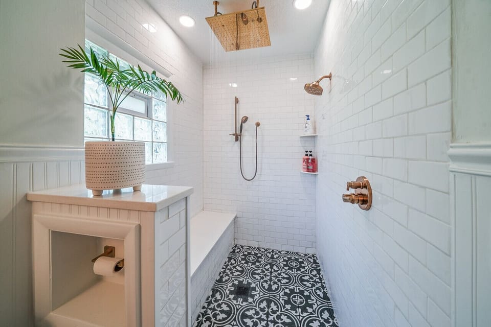 Downstairs full bath with rainwater shower