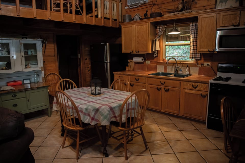 Kitchen and dining area.