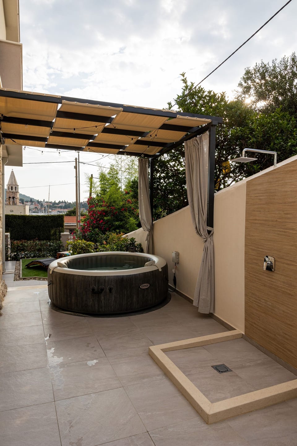 Spa tub