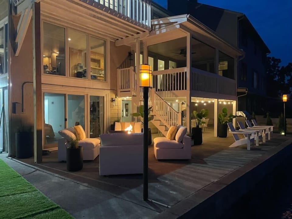 Unwind after a day at the lake around our fire pit, or listen to the calming sounds of the waves in our Adirondack chairs.