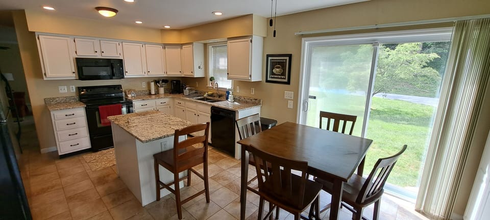 Eat in kitchen