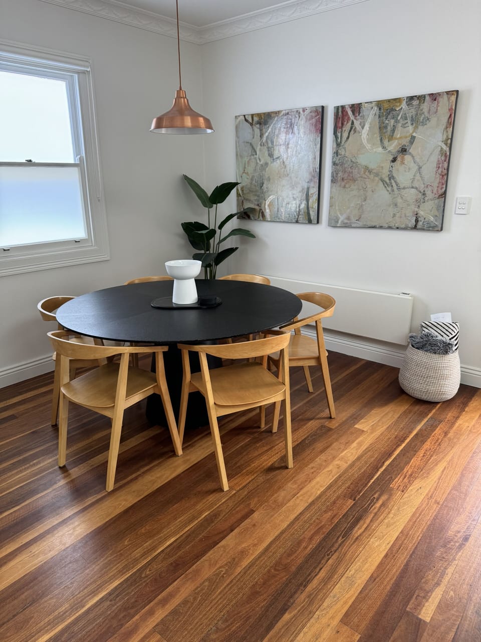 Dining area. Has extra 2 spare seats for extra guests that can sit 8