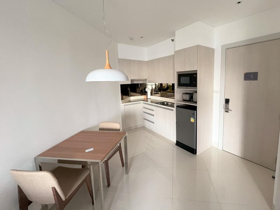 Best location in Laguna-modern apartment at Cassia (10428)
