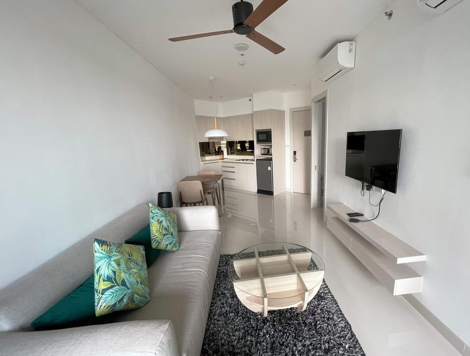 Best location in Laguna-modern apartment at Cassia (10430)