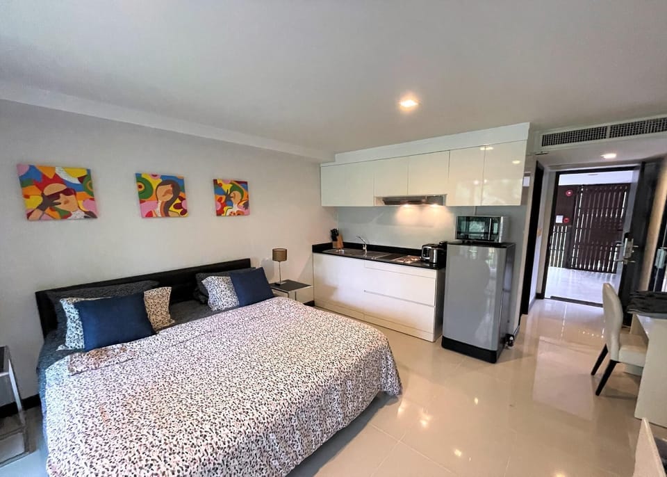 Studio at Kris Condo, 5 min walk to Bangtao beach (9902)