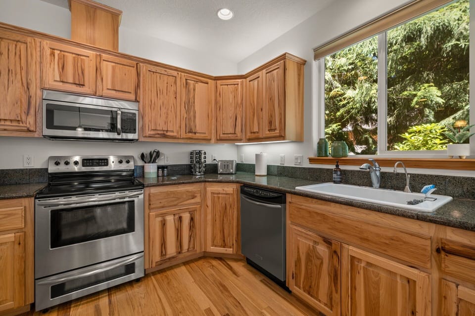 Fully stocked for home-cooked meals or après-ski snacks.