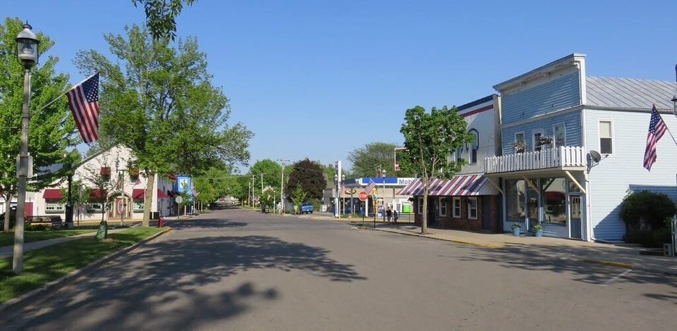 Downtown Green Lake has incredible restaurants, bars, shopping, beaches, and more! Just 15 minutes away!
