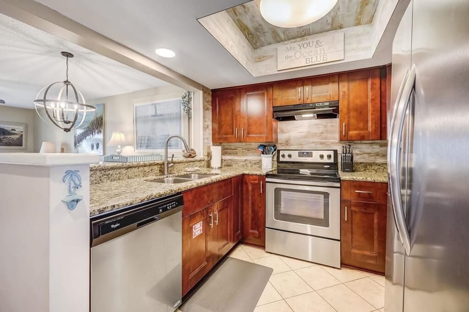 Granite Kitchen with Stainless appiances