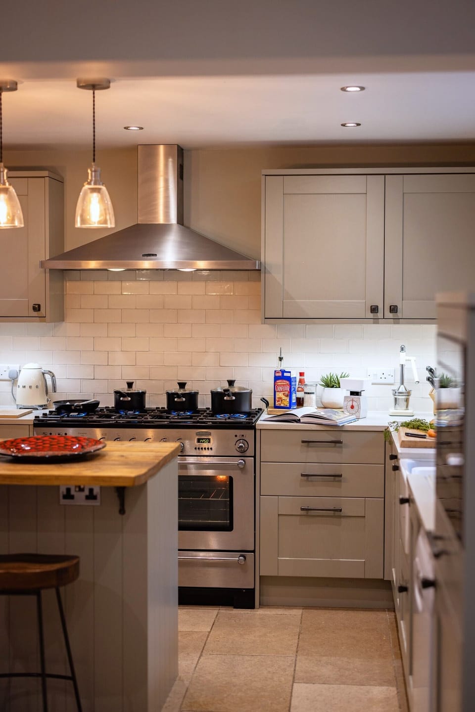 Kitchen - we provide plenty of kitchen essentials to save you packing them.